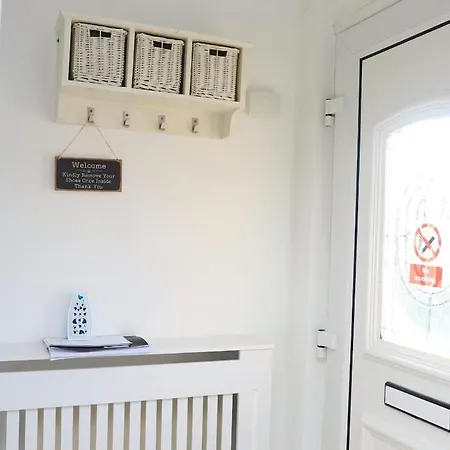 Entire 2 Bedroom House In Centre - Free Parking & Free Wifi Leeds (West Yorkshire)