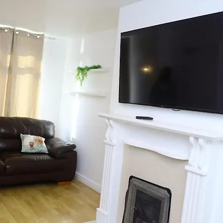Daire Entire 2 Bedroom House In Centre - Free Parking & Free Wifi *