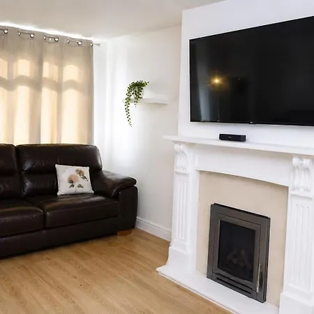 Entire 2 Bedroom House In Centre - Free Parking&free Wifi * Leeds (West Yorkshire)