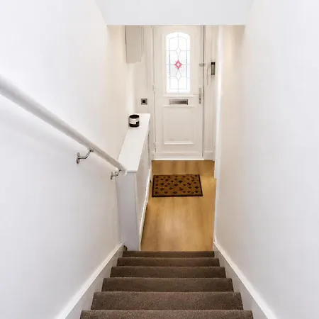 Entire 2 Bedroom House In Centre - Free Parking&free Wifi Appartement