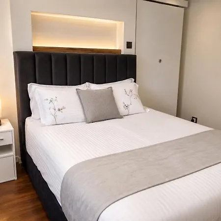 Entire 2 Bedroom House In Centre - Free Parking&free Wifi Appartement