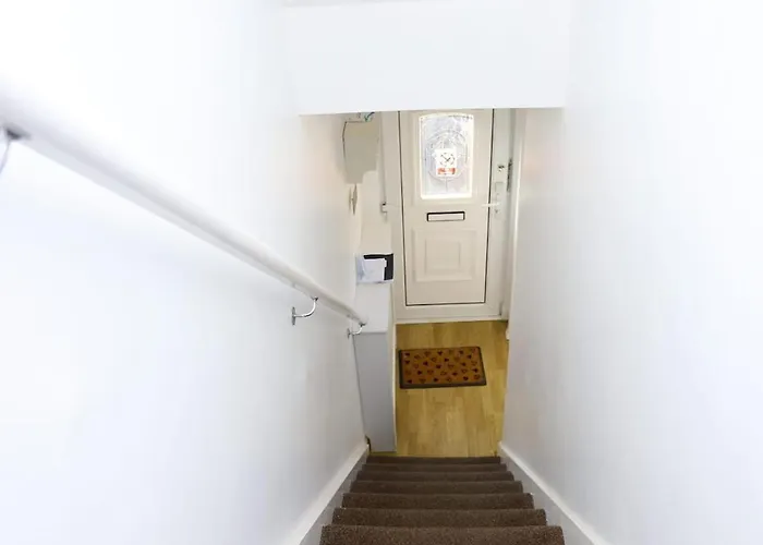 Entire 2 Bedroom House In Centre - Free Parking & Free Wifi * Leeds (West Yorkshire)